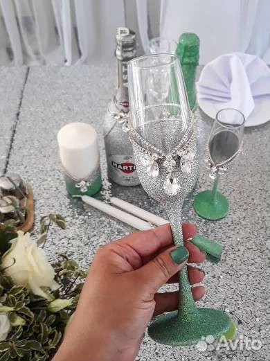 Свадебные бокалы, шампанское, свечи