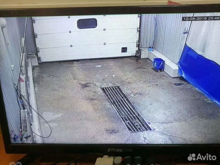 Монитор и 4 камеры видеонаблюдения