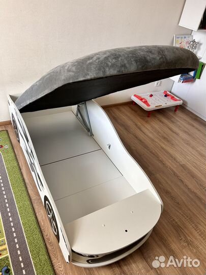 Кровать машина