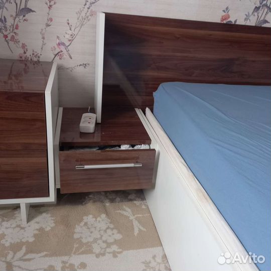 Спальный гарнитур