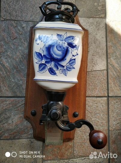 Кофемолка настенная под Гжель
