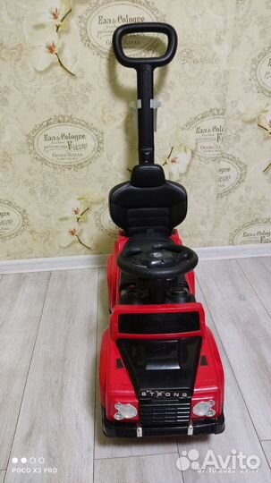 Машинка каталка толокар с ручкой