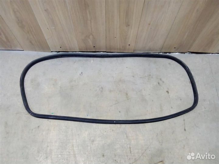 Уплотнитель крышки багажника от Chevrolet Captiva