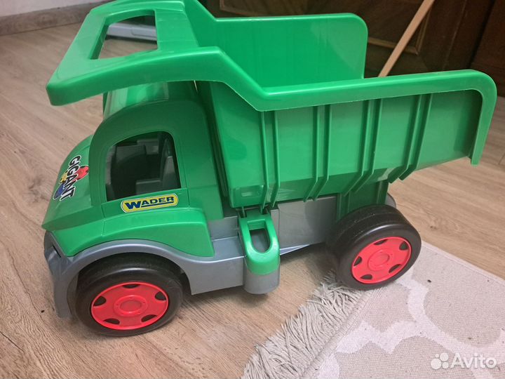 Машина гигант wader с прицепом