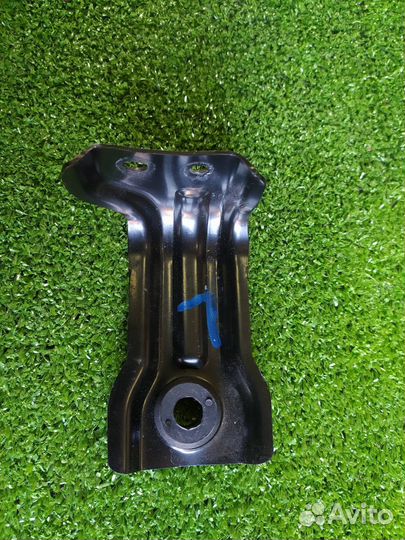 Крепление радиатора левое Honda Vezel RU