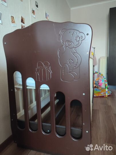 Детская кровать и пеленальный комод