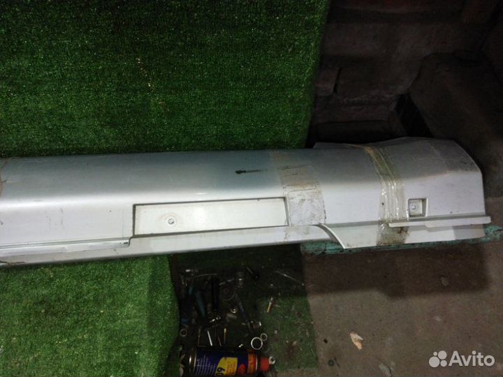 Накладка на порог / порог кузова пластиковый