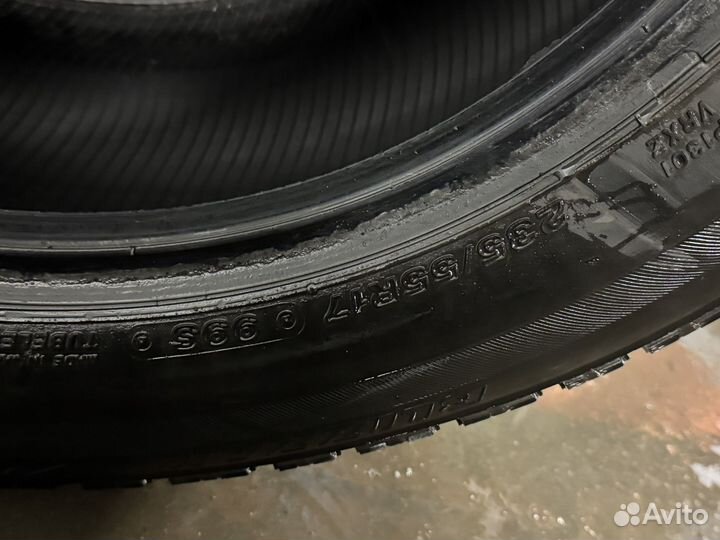 Bridgestone Blizzak VRX 235/55 R17 99S