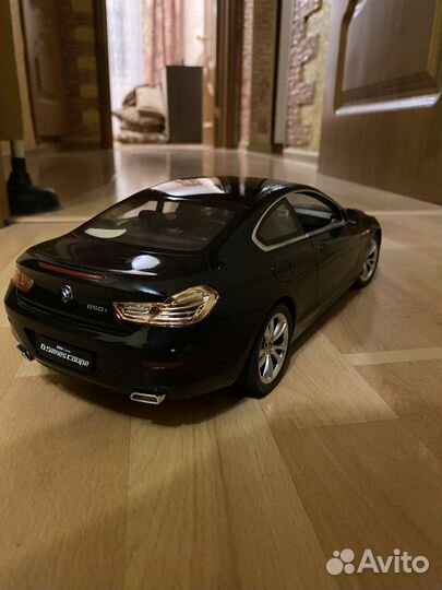 Машина на пульте управления BMW 5 series