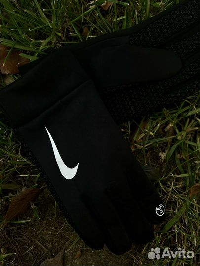 Перчатки Nike + высокие носки Nike