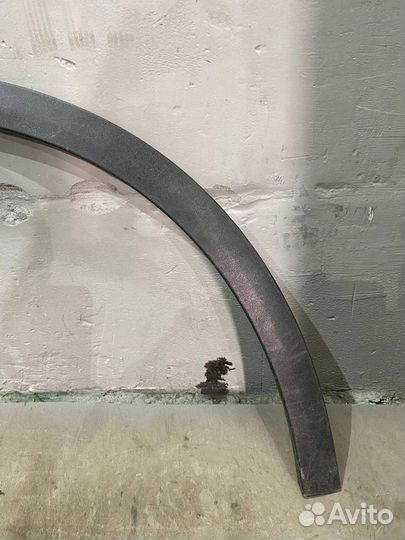 Накладка крыла переднего правого от Mercedes Benz