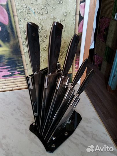 Набор ножей на подставке. Новый