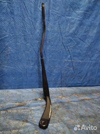 Поводок стеклоочистителя левый Renault Logan 2 L8