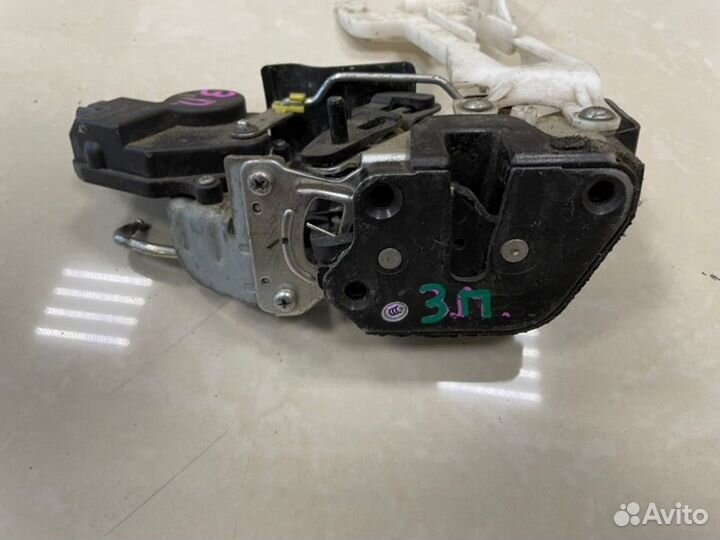 Замок боковой двери задний правый Hyundai Santa Fe