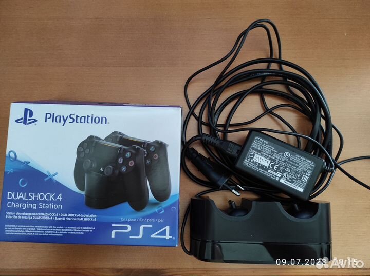 Оригинальное зарядное устройство для джойстика PS4