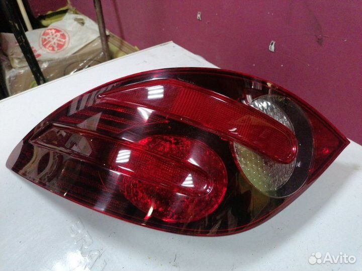 Фонарь задний задний правый Mercedes Benz R 320Cdi