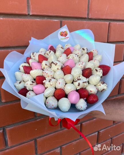 Букет из клубники в шоколаде М, клубничный букет