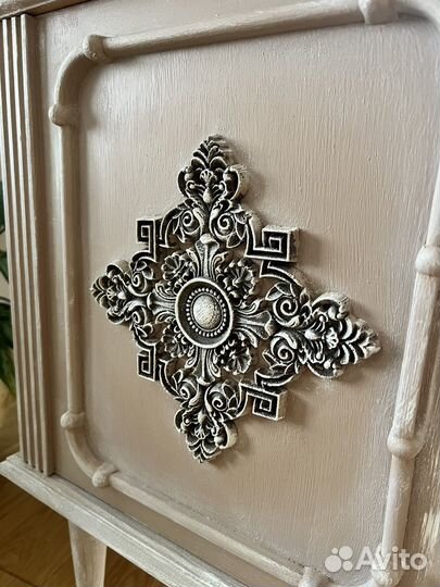 Тумбочка прикроватная 