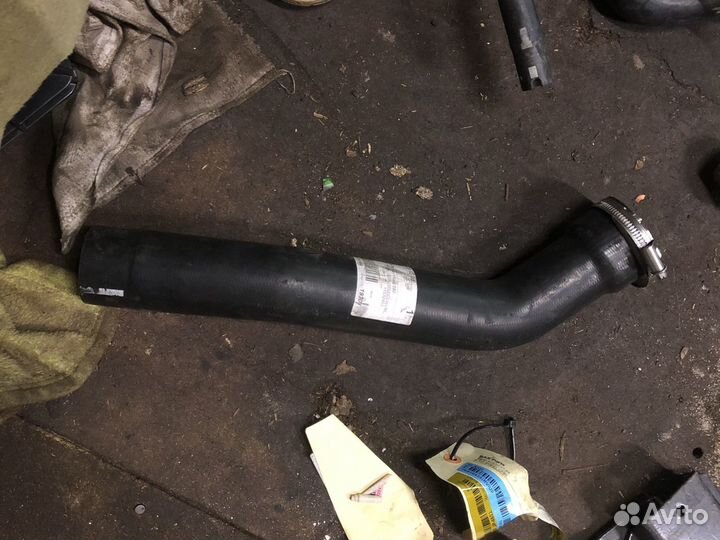 Патрубок охлаждения Renault.7482241772