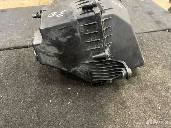 Корпус воздушного фильтра левый Jaguar F-Pace X761