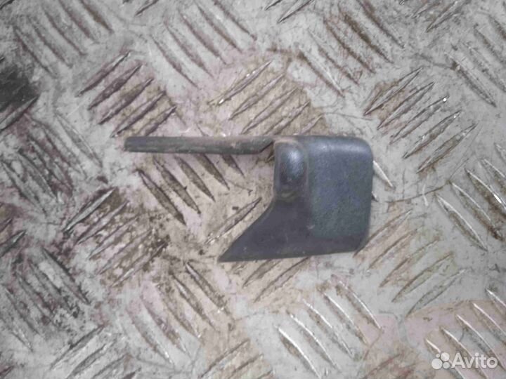 Крышка петли сиденья Тойота Королла AE110