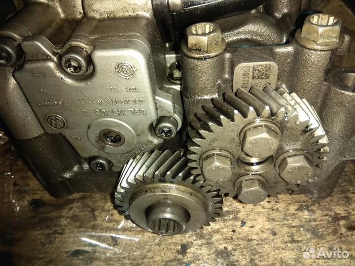 Насос масляный 03G103295AK 2.0 TDI Audi A6 2008-2