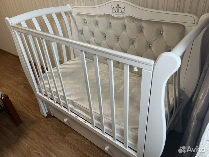 Детская кровать с комодом