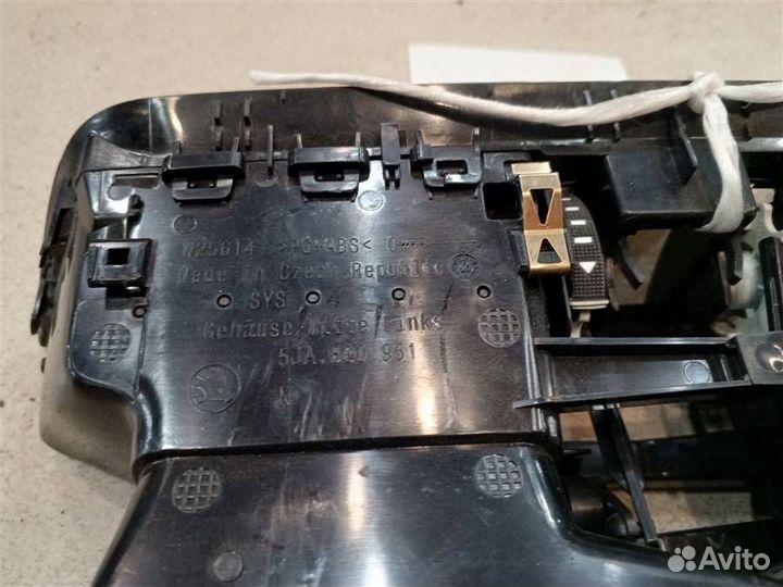 Дефлектор воздушный центральный Skoda Rapid 2012