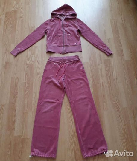 Трикотажный костюм с кепкой