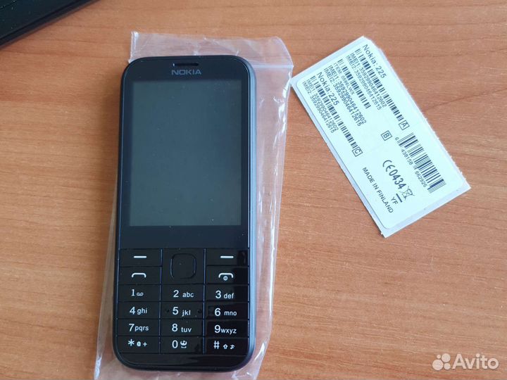 Кнопочный телефон Nokia 225