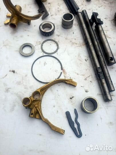 Внутренности Коробки передач МКПП Peugeot 408 1.6