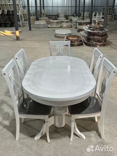 Стол и стулья новые