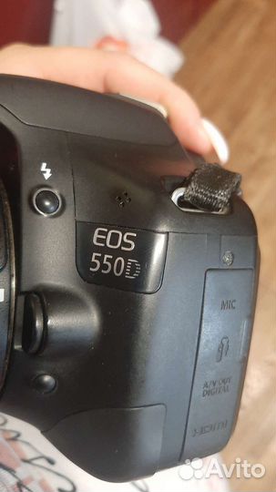 Зеркальный фотоаппарат Сanon eos 550D