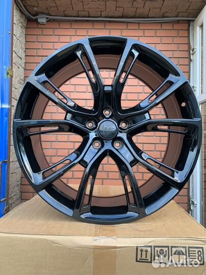 Чёрные диски R22 jeep SRT WK2