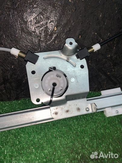 Стеклоподъемник задний правый Mercedes-Benz