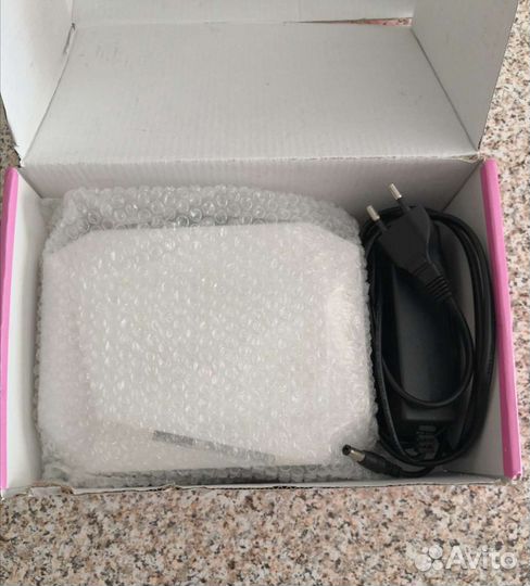 Гибридная лампа для маникюра. состояние новой