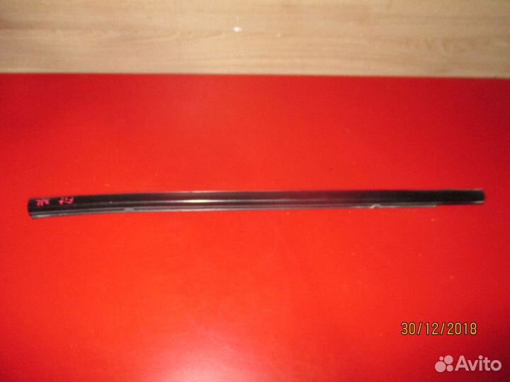 Накладка стекла двери задней левой Honda Fit Фит