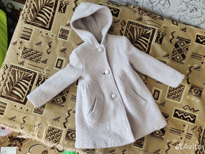Продам пальто для девочки (размер примерно 92)
