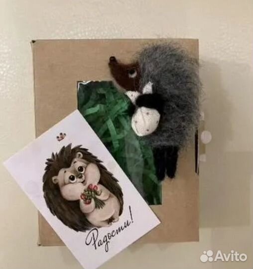Валяная брошь