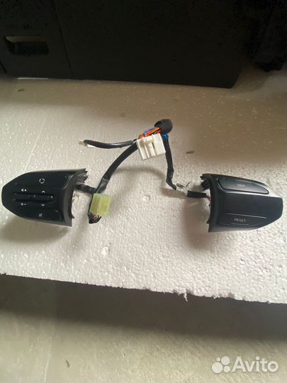 Кнопки руля с проводкой на Kia Rio 4