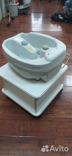 Подставка на колесиках