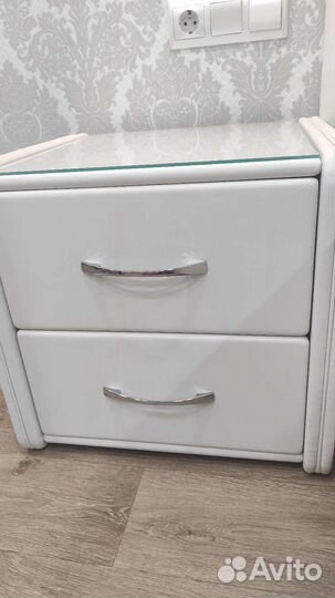 Две Тумбы прикроватные. Цвет белый