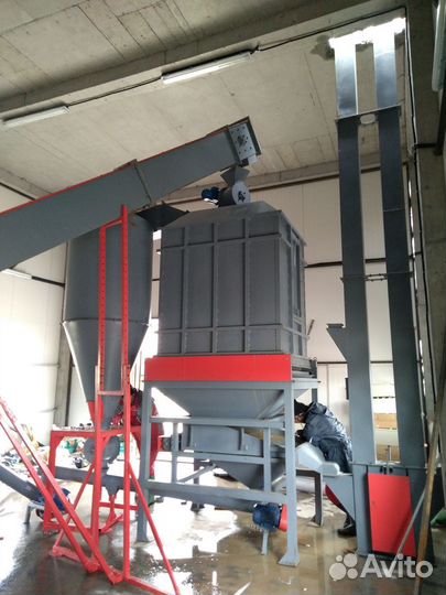 Нория зерновая (ковшовый элеватор)