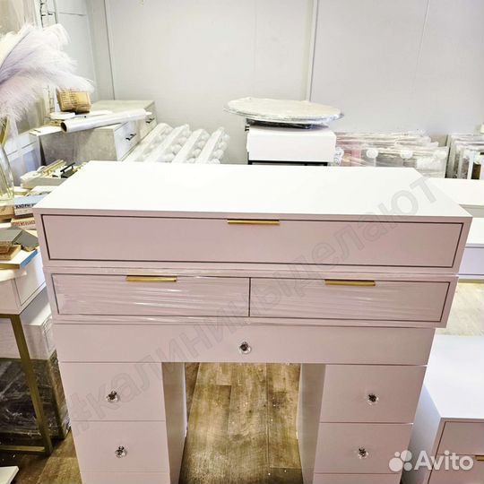 Тумбы и консоли прикроватные подвесные