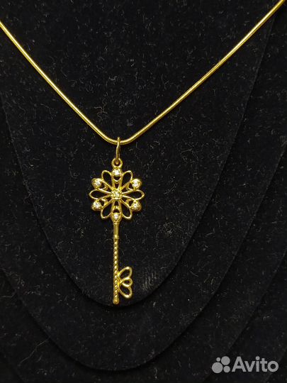 Золотой кулон с бриллиантами и цепь