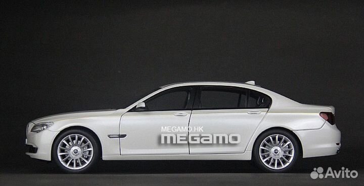 1/18 Kyosho BMW 760Li Белый цвет