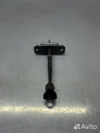 Ограничитель двери передний правый Hyundai Solaris