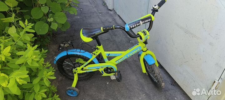 Детский велосипед четырехколесный 12