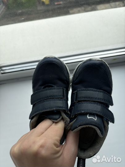 Кроссовки детские 25