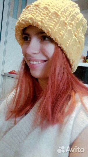 Шапка вязаная, демисезонная. Ручной работы